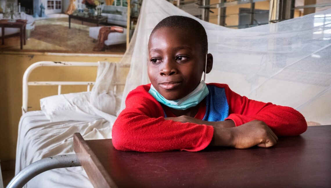 Jeune patient atteint de tuberculose au Nigeria, en Afrique